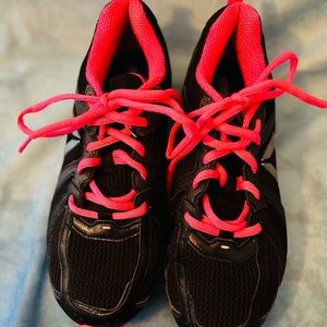 Reebok Runner Black & White Sneakers